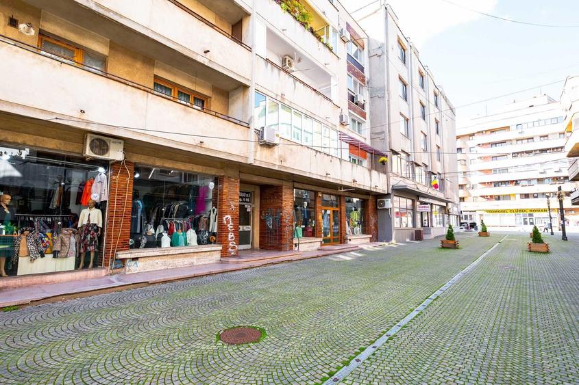 Apartament cu 3 camere decomandat, mobilat în Ultracentral