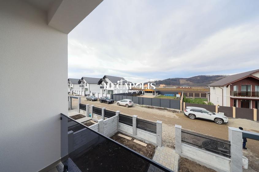 Duplex cu 4 camere cu Canalizare în Sânpetru