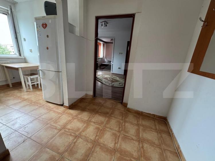 Apartament cu 3 camere semidecomandat, mobilat în Ultracentral