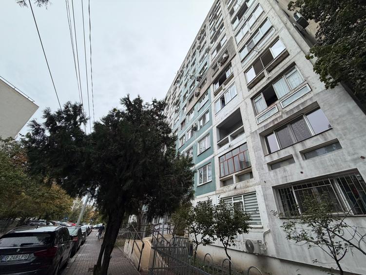 Apartament cu 2 camere decomandat în Titan