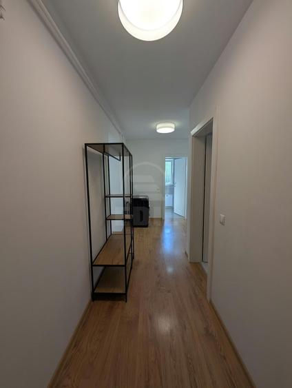 Apartament cu 3 camere semidecomandat în Florești