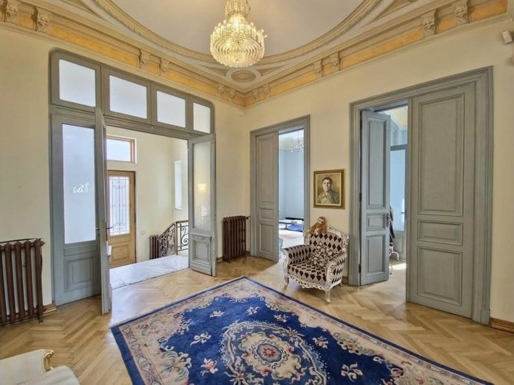 Casă cu 16 camere cu Teren 685 Mp în Rosetti