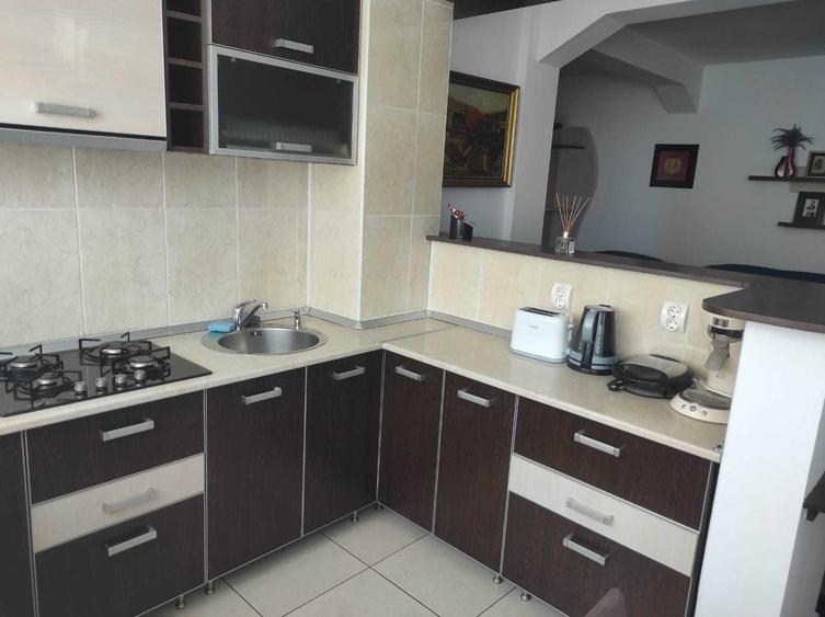 Apartament cu 3 camere semidecomandat în Zorilor