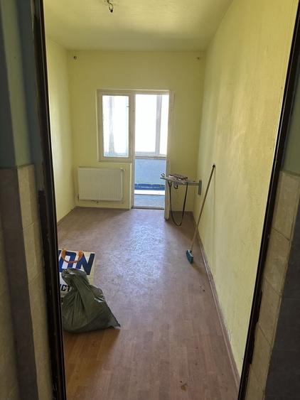Vand apartament cu 3 camere etaj 4 - 7