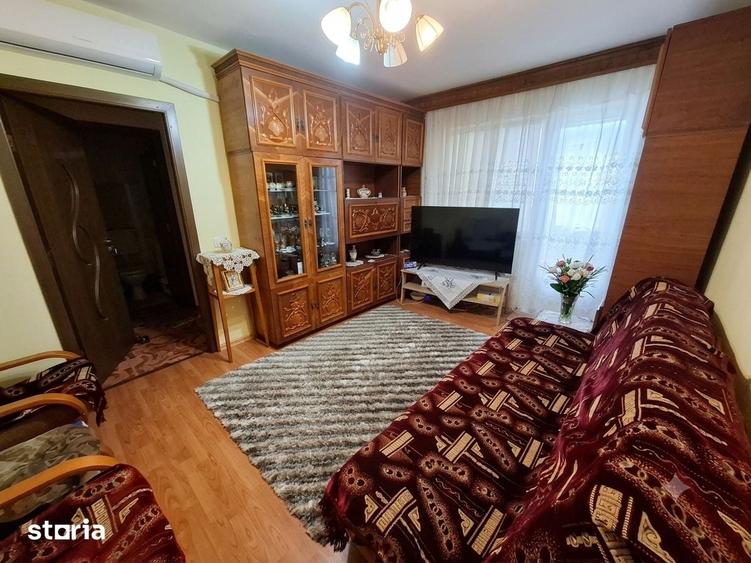 Apartament cu 3 camere semidecomandat în Cornișa