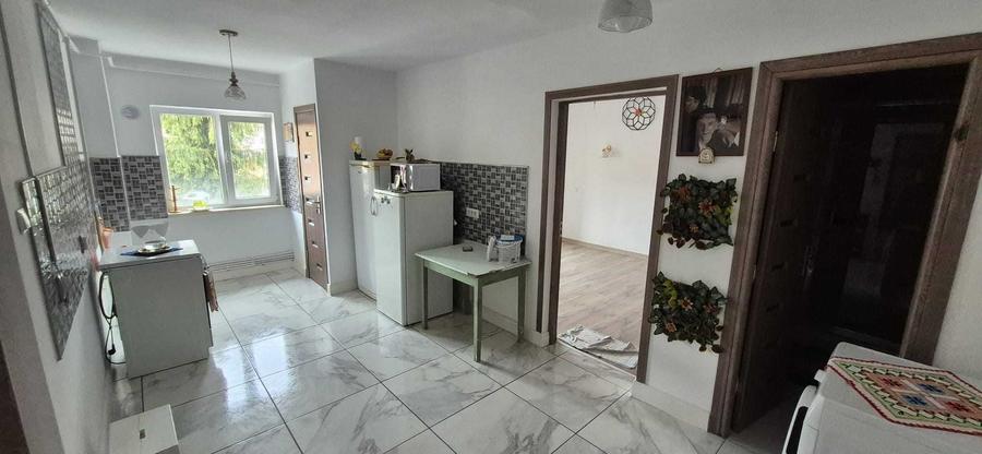 Apartament cu 2 camere decomandat în Petros