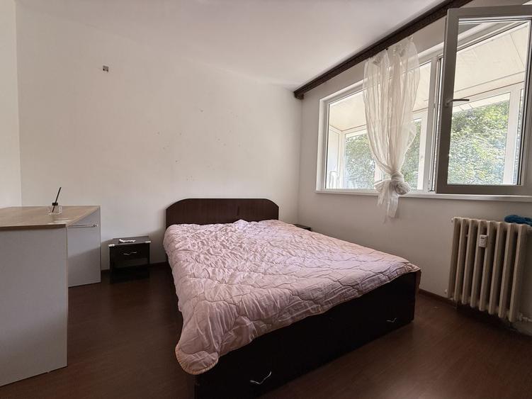 Apartament cu 2 camere semidecomandat, mobilat în 1 Mai