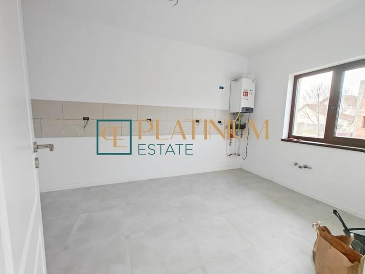 Duplex cu 4 camere cu Teren 300 Mp în Utvin