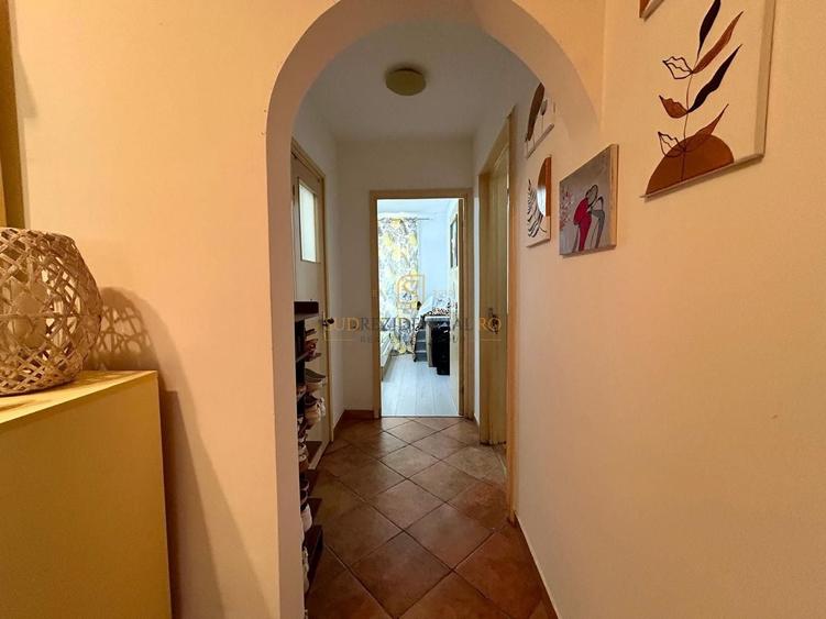 Apartament cu 3 camere decomandat, mobilat în Brâncoveanu