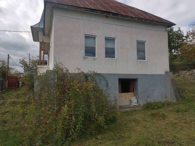 Casă individuală cu 3 camere cu Teren 1200 Mp în Aninoasa