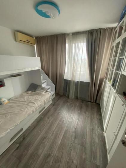 Apartament cu 3 camere în Mărășești