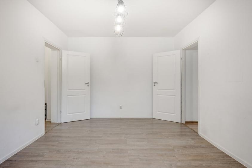 Apartament cu 4 camere semidecomandat în Lacul Tei