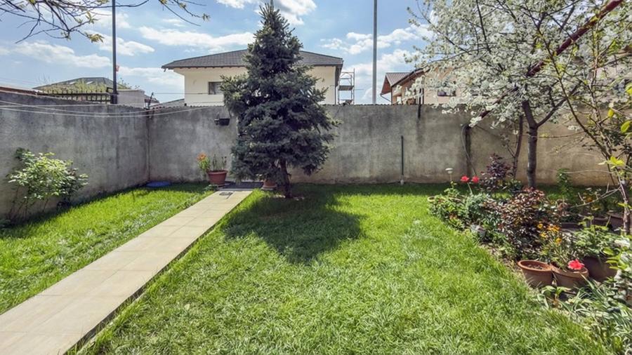 Casă individuală cu 6 camere cu Teren 400 Mp în Central