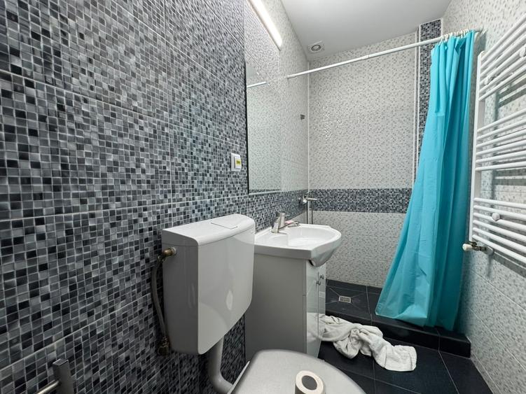Casă individuală cu 16 camere cu Piscina în Copou