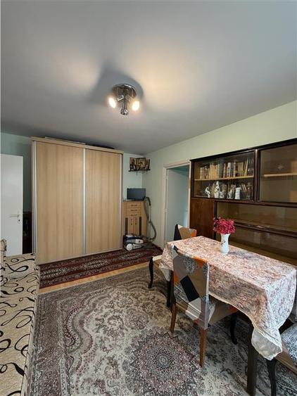 Apartament cu 2 camere semidecomandat în Podu Roș