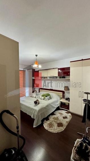 Apartament cu 3 camere decomandat în Tineretului