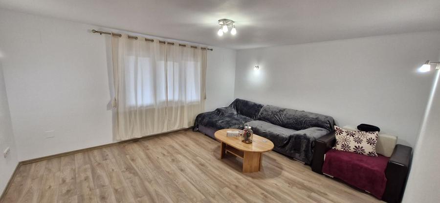 Apartament cu 4 camere decomandat în Zamora