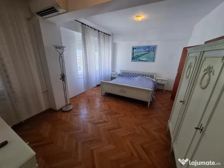 Apartament cu 3 camere decomandat în Boul Roșu
