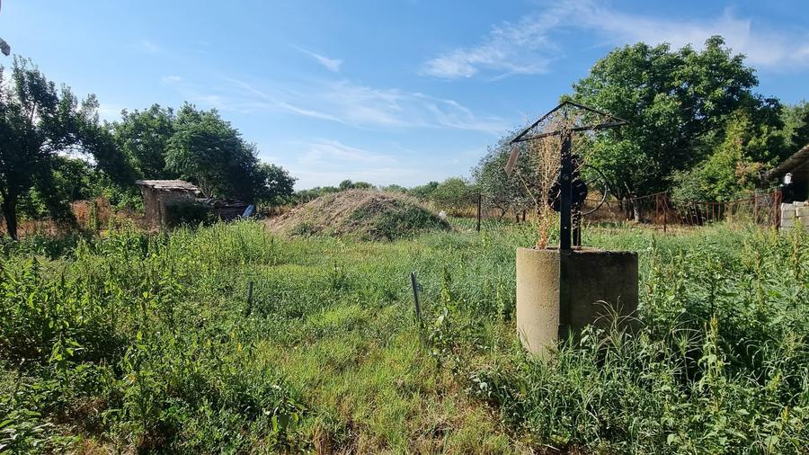 Casă individuală cu 1 camere cu Teren 3700 Mp în Apateu