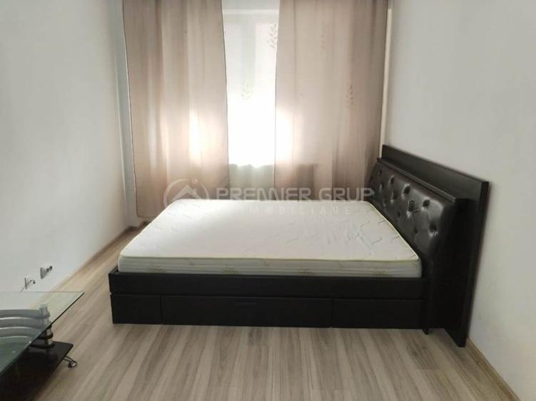 Garsonieră decomandată în Valea Adâncă