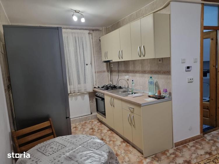 Apartament cu 2 camere decomandat în Precista