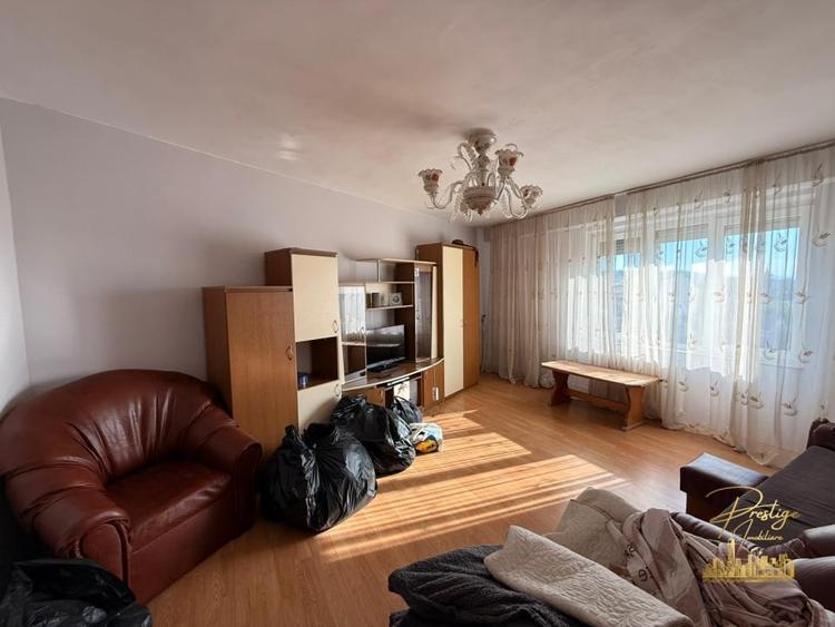 Apartament cu 3 camere decomandat în Cantemir