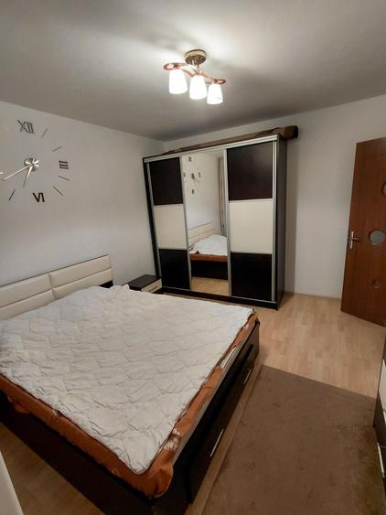 Apartament cu 3 camere decomandat în Drumul Găzarului