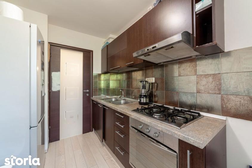 Apartament cu 3 camere, mobilat în Calea București