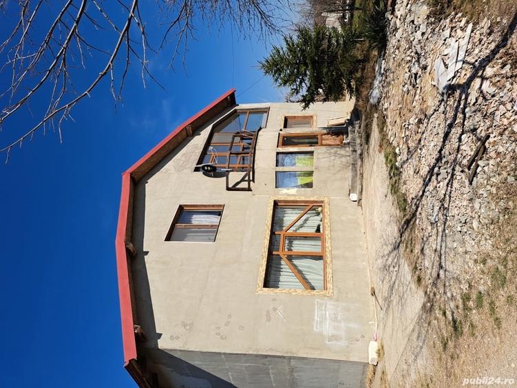 Casă cu 5 camere cu Teren 1500 Mp în Traian