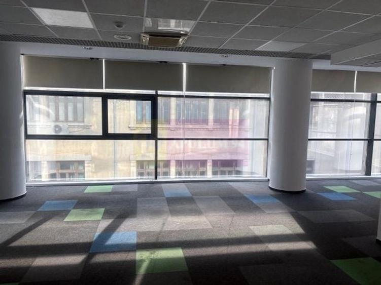 Birou, de 556 mp, în Universitate
