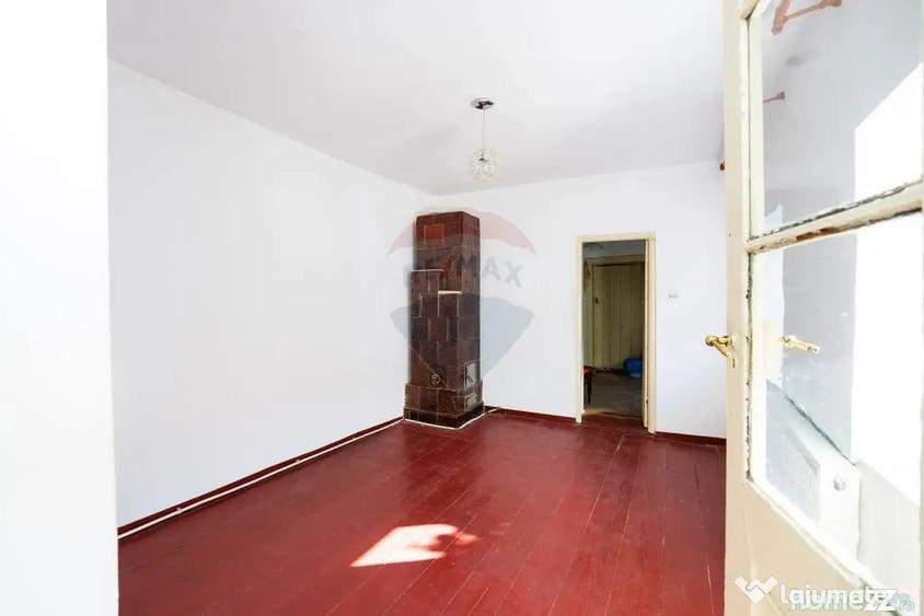 Casă cu 7 camere cu Teren 422 Mp în Central