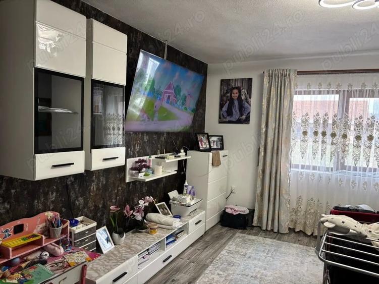 Casă cu 5 camere cu Teren 900 Mp în Cristian