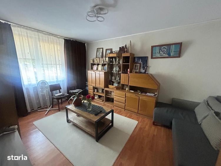 Apartement 3 camere zona spital etaj 1 - 3