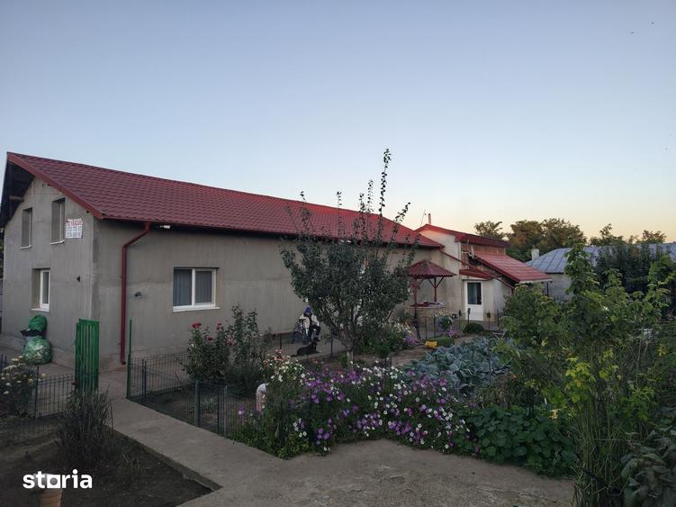 Casă cu 5 camere cu Teren 750 Mp în Cazasu