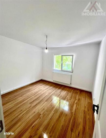 Apartament cu 4 camere decomandat în Dacia