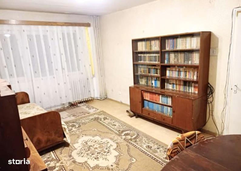 Apartament cu 3 camere decomandat în Buzaului