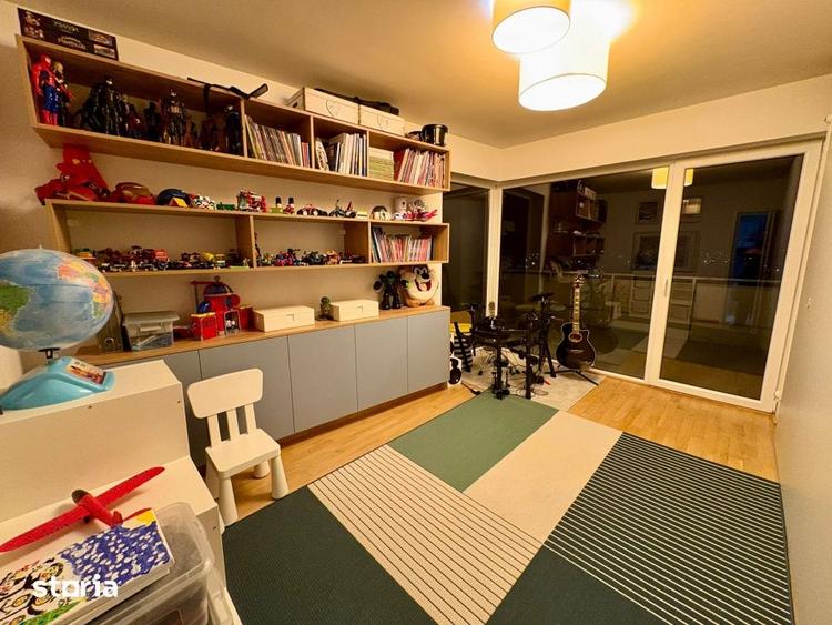 Apartament cu 4 camere semidecomandat, mobilat în Bună Ziua