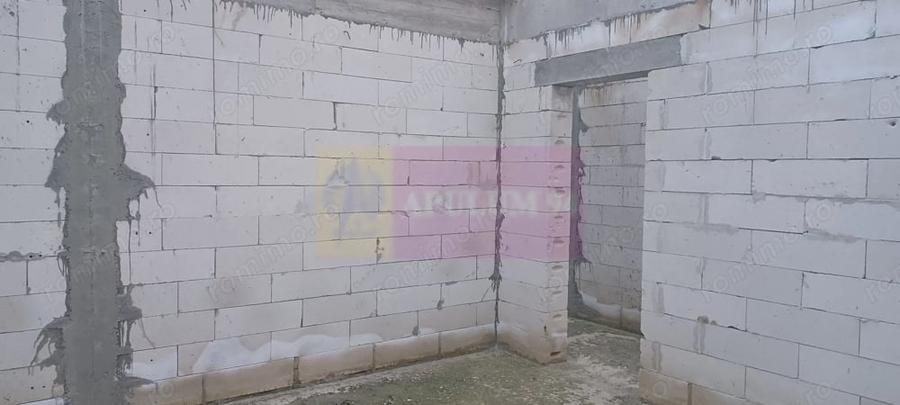 Casă cu Teren 607 Mp în Săbăreni