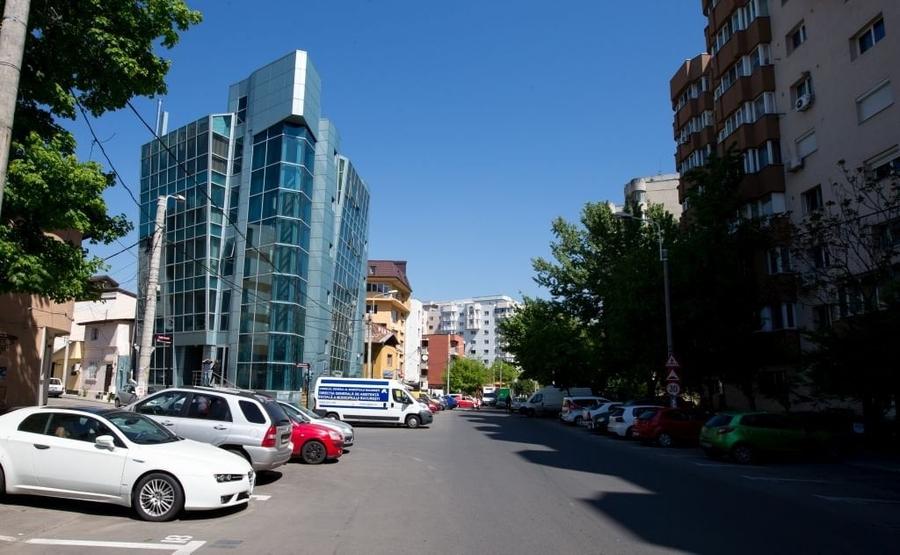 Birou, de 1,040 mp, în Vitan