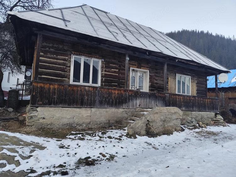 Casă cu Teren 800 Mp în Fundu Moldovei