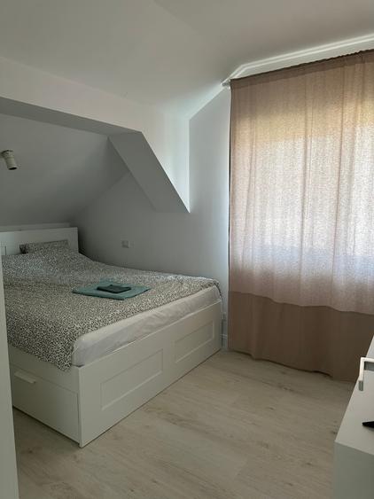 Casă individuală cu 6 camere cu Canalizare în Est