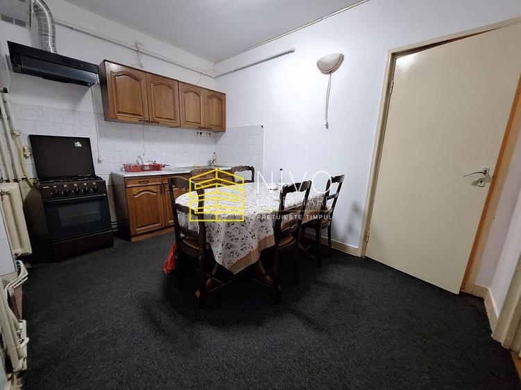 Apartament cu 3 camere decomandat, mobilat în Cornișa