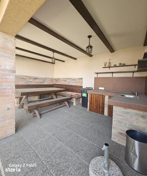 Casă cu 4 camere semidecomandat cu Teren 640 Mp în Sântandrei