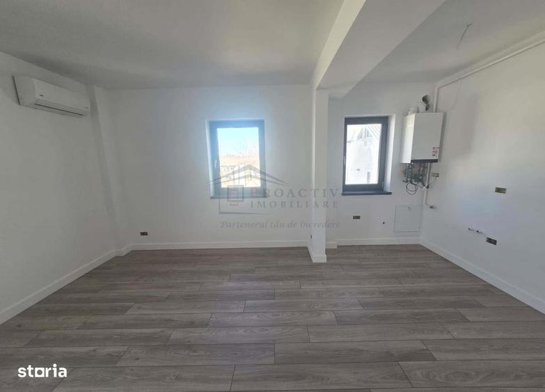 Spațiu comercial, de 638 mp, în Roșu