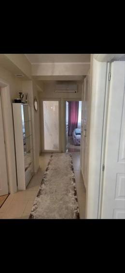 Apartament cu 3 camere în Palazu Mare