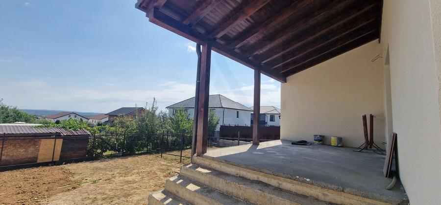 Duplex cu 4 camere cu Canalizare în Sud-Est