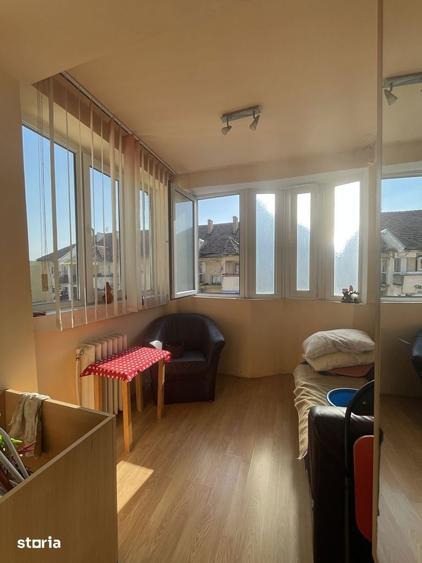 Apartament cu 3 camere în Cetate