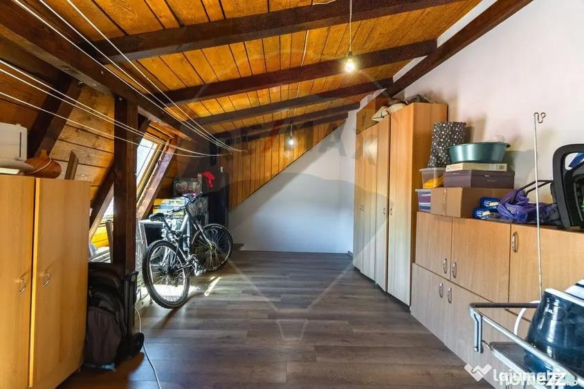 Apartament cu 3 camere nedecomandat în Schei
