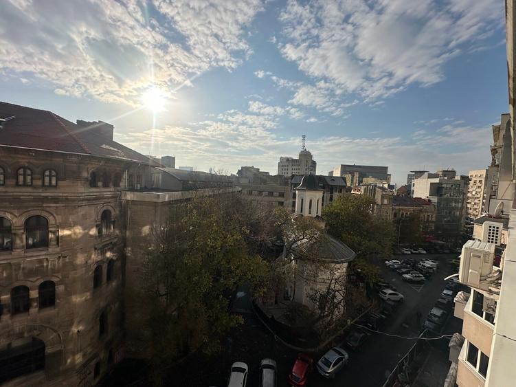 Apartament cu 2 camere semidecomandat, mobilat în P-ța Universității
