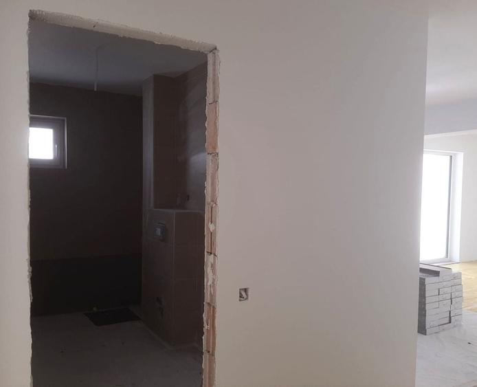 Apartament cu 3 camere decomandat în Noua